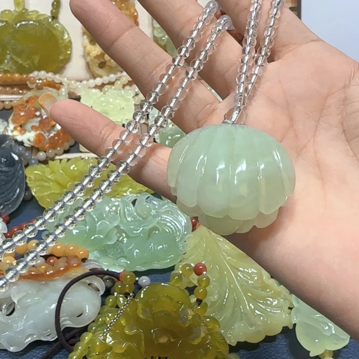 未镶嵌蛇纹石玉吊坠