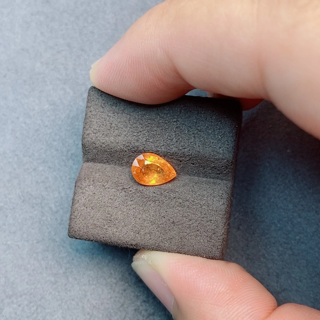石榴石（芬达石）珠宝半成品未镶嵌2.1ct