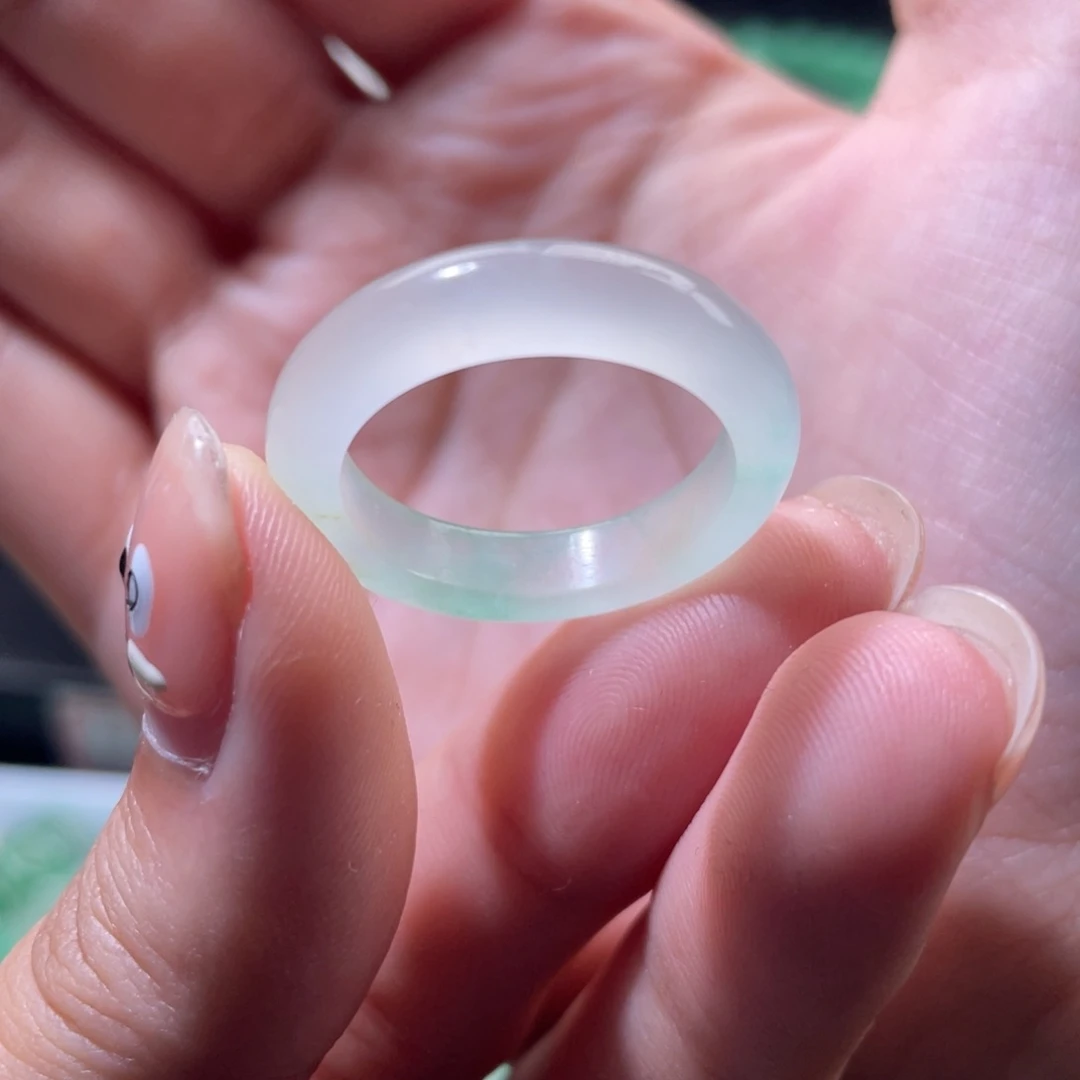 石英质玉（非洲翠）未镶嵌耳钉戒圈