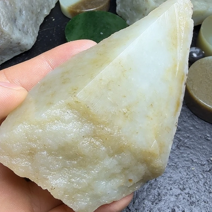 和田玉（糖玉）未镶嵌珠宝奇石