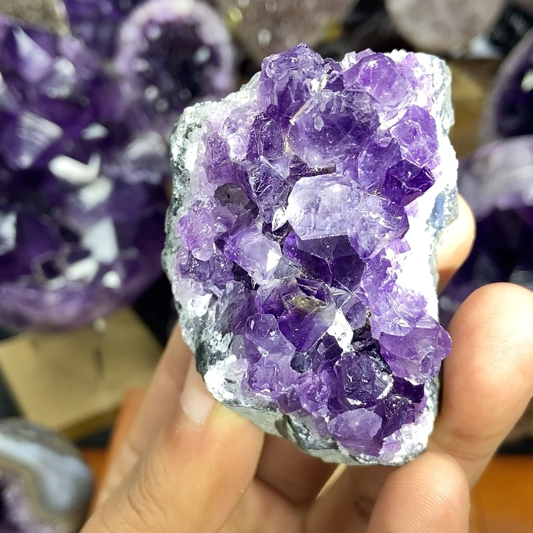 紫晶未镶嵌大型摆件（非配饰）