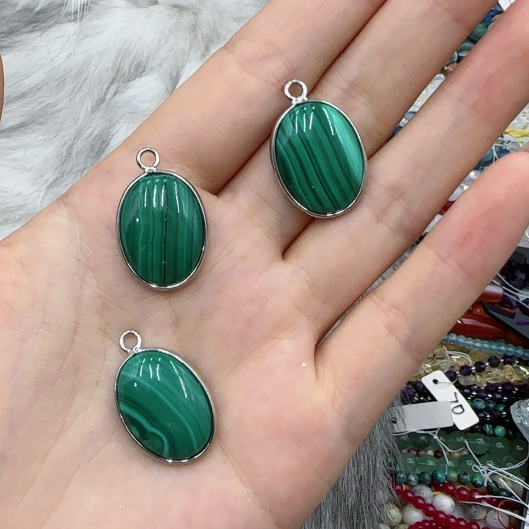 玛瑙/玉髓未镶嵌珠宝半成品孔雀石吊坠一个