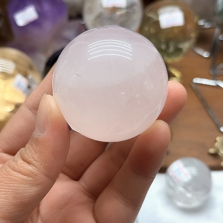 150克粉水晶球未镶嵌水晶