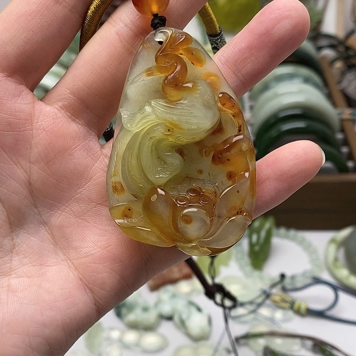 蛇纹石玉颈饰未镶嵌