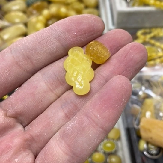 蜜蜡裸石未镶嵌吊坠