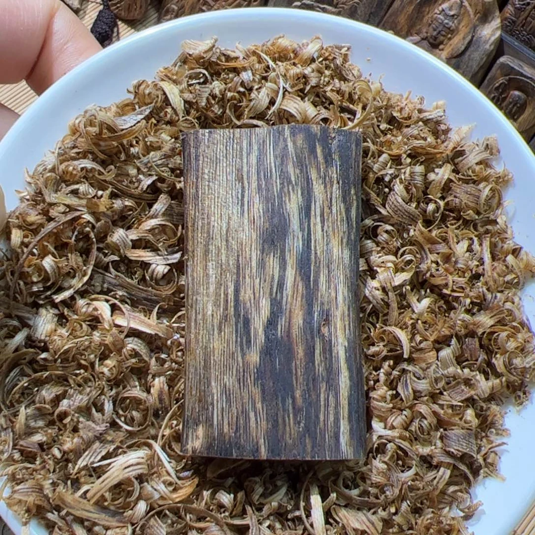 沉香碎屑沉香白棋素牌13.4克