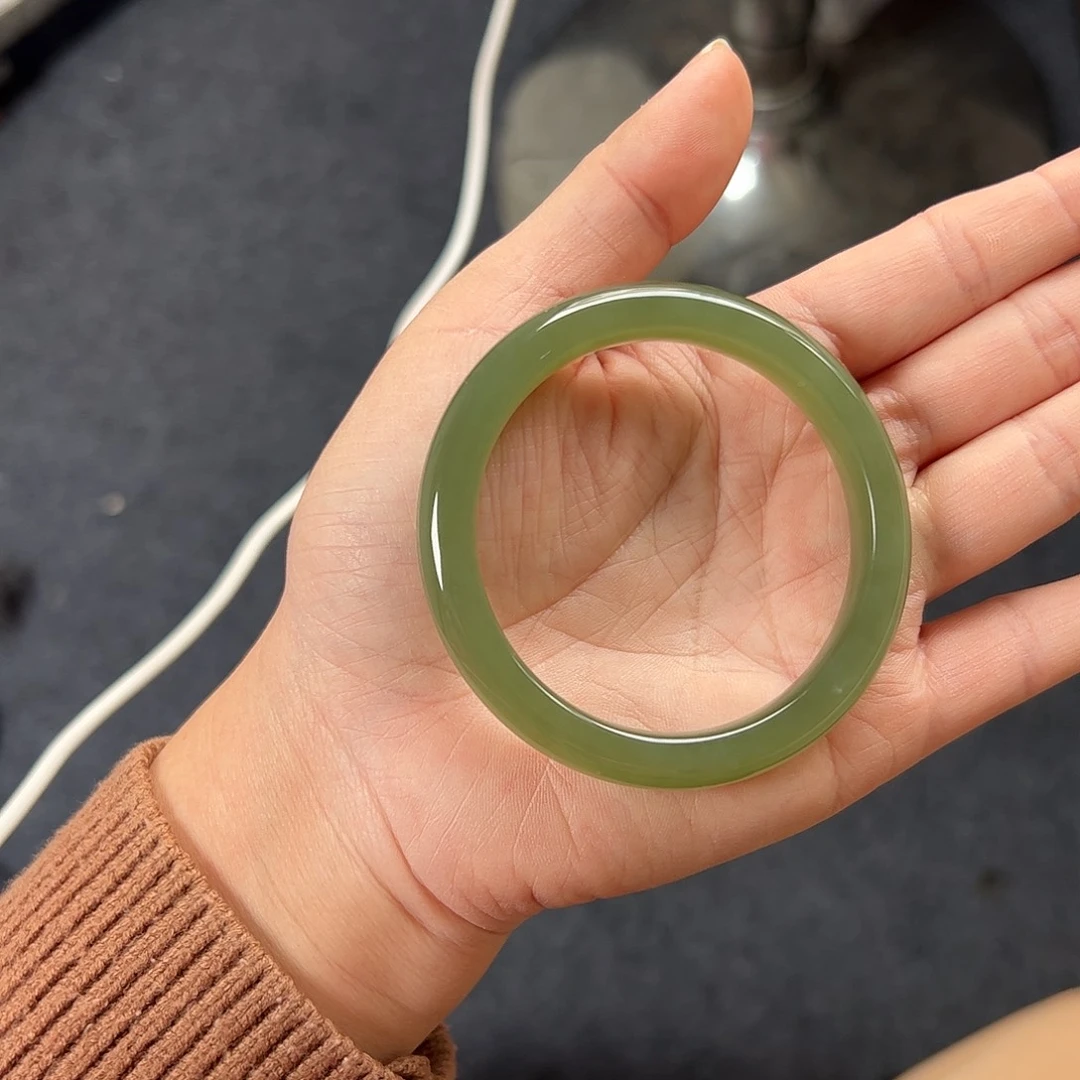 和田玉未镶嵌手镯