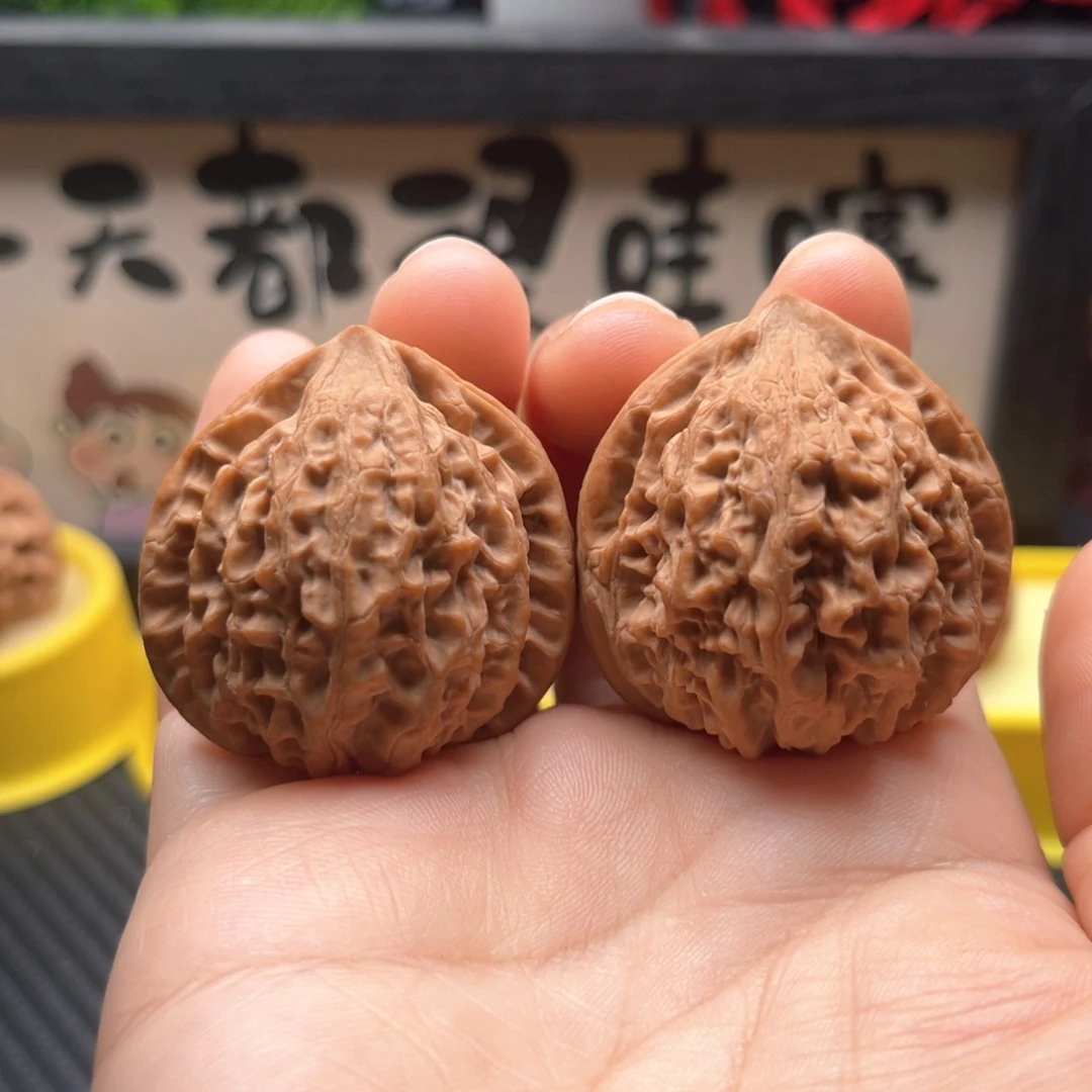 文玩核桃吊坠38山地金牛