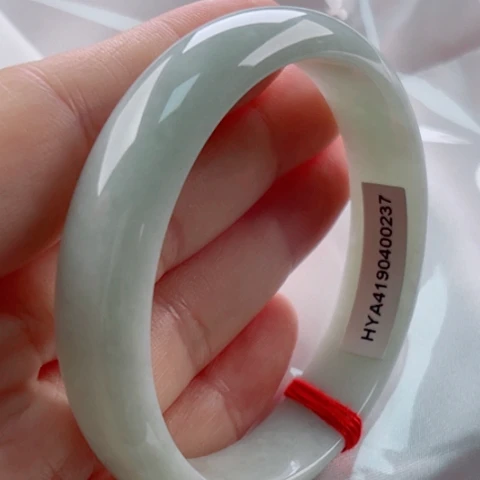 翡翠未镶嵌手镯58.2无大纹裂48小时鉴赏微白棉点棉丝微微淡底