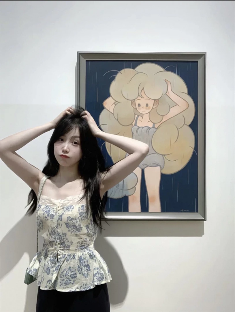 538蓝色碎花吊带背心收腰上衣