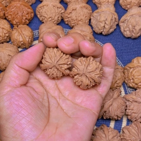 【闪购商品】吊坠文玩核桃▪****見三棱33