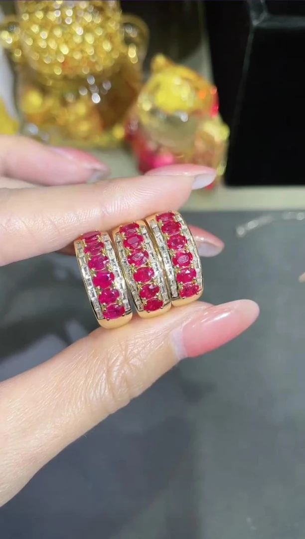 18K金镶嵌红宝石戒指排戒 多样性发其一