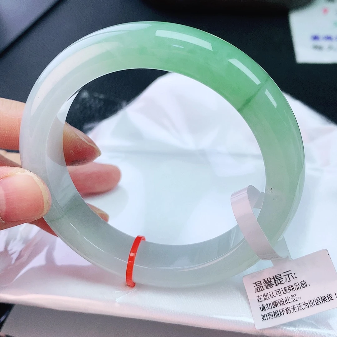 翡翠手镯未镶嵌58轮胎