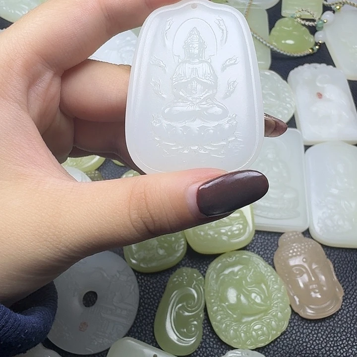 石英质玉未镶嵌颈饰