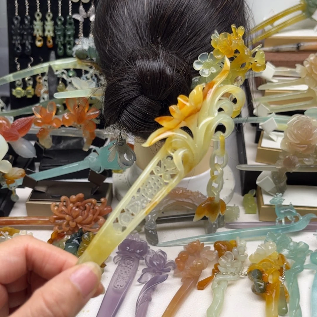 嫣***师蛇纹石玉合金发簪