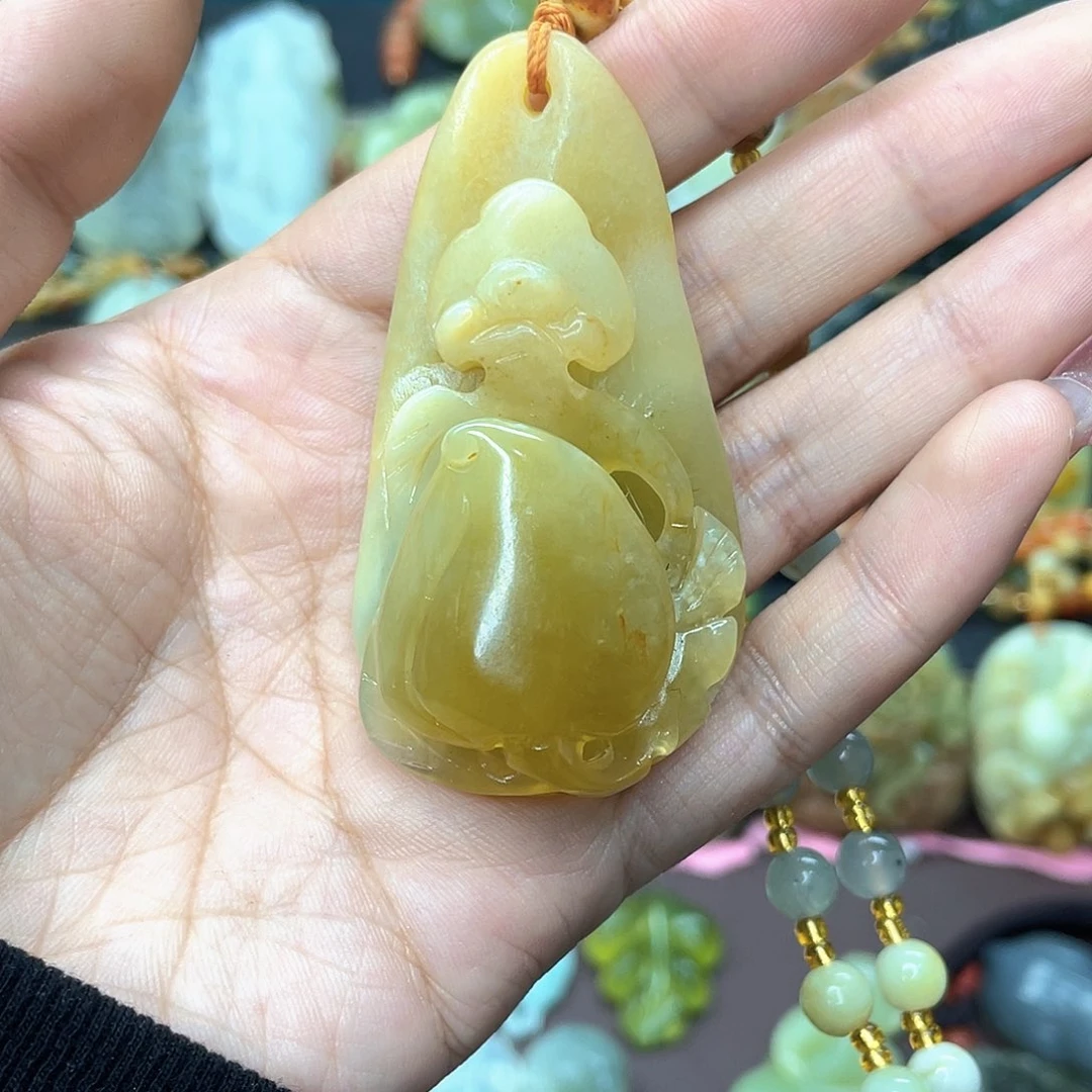 蛇纹石玉颈饰未镶嵌