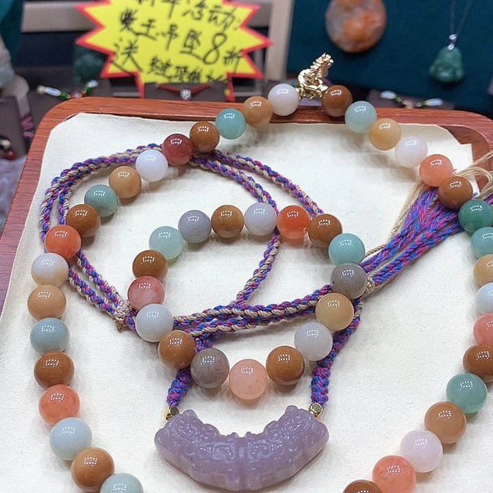 石英质玉颈饰足铂镶嵌小*子