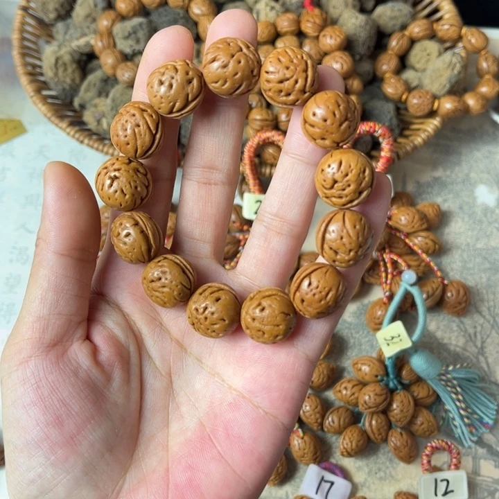 正月树摘桃枭手串，
