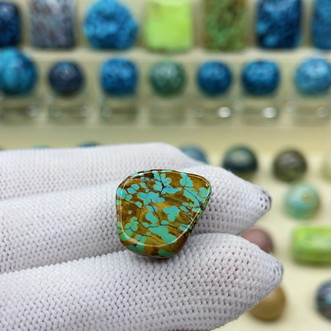 未镶嵌绿松石颈饰