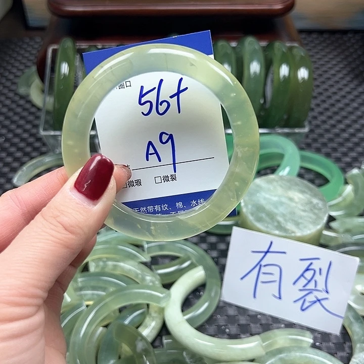 蛇纹石玉手镯未镶嵌