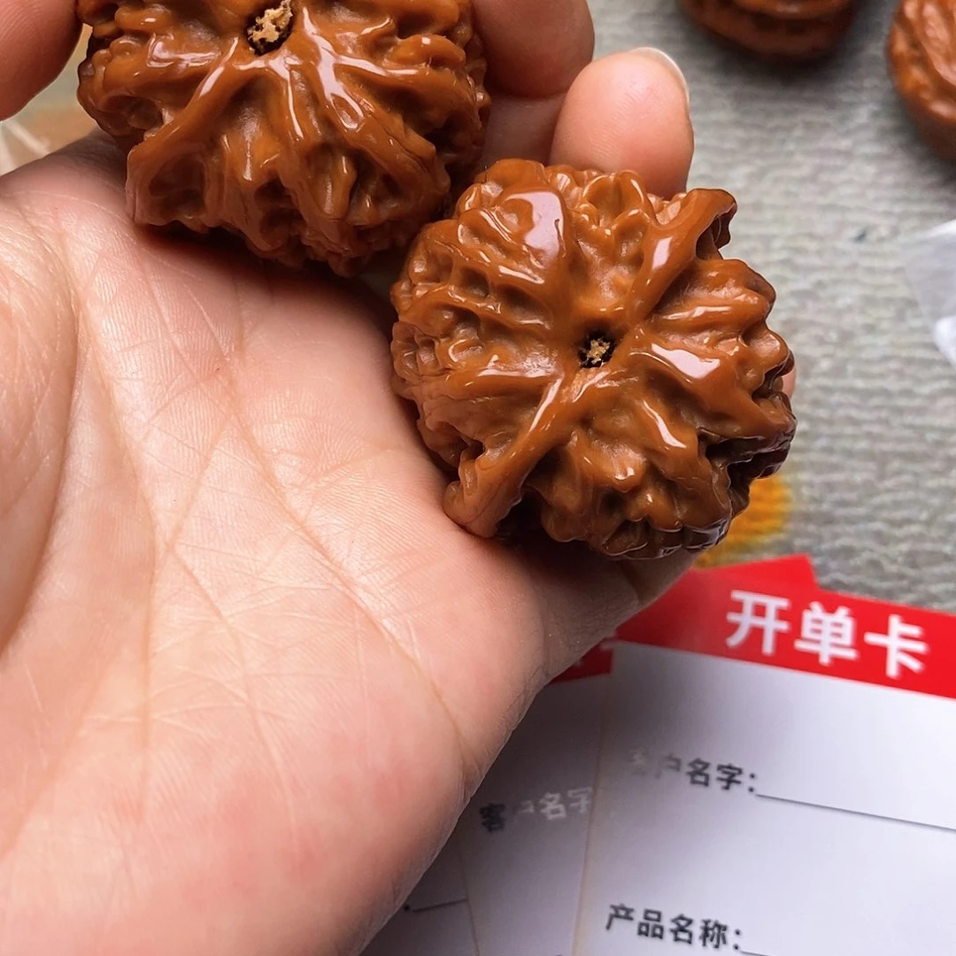 木质类苹果圆。