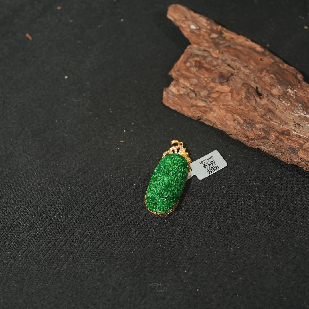 12.12香港王老板-翡翠吊坠1k313