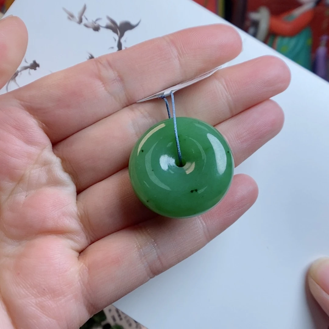 和田玉颈饰未镶嵌乌兰海猕猴桃