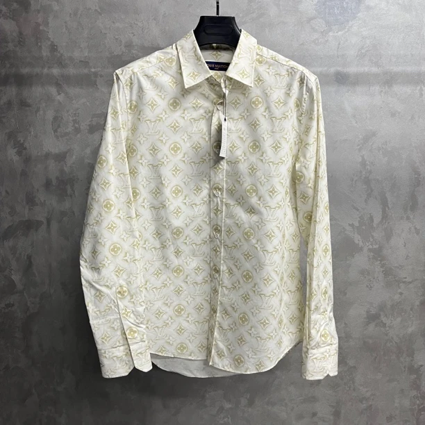 99新 LouisVuitton/路易威登 米色字母满印单排扣长袖衬衫/M码/