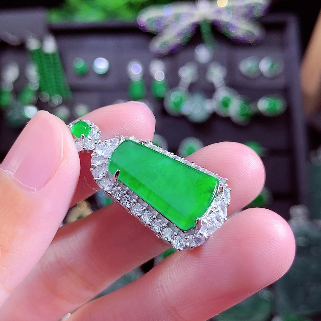 颈饰未镶嵌翡翠天然