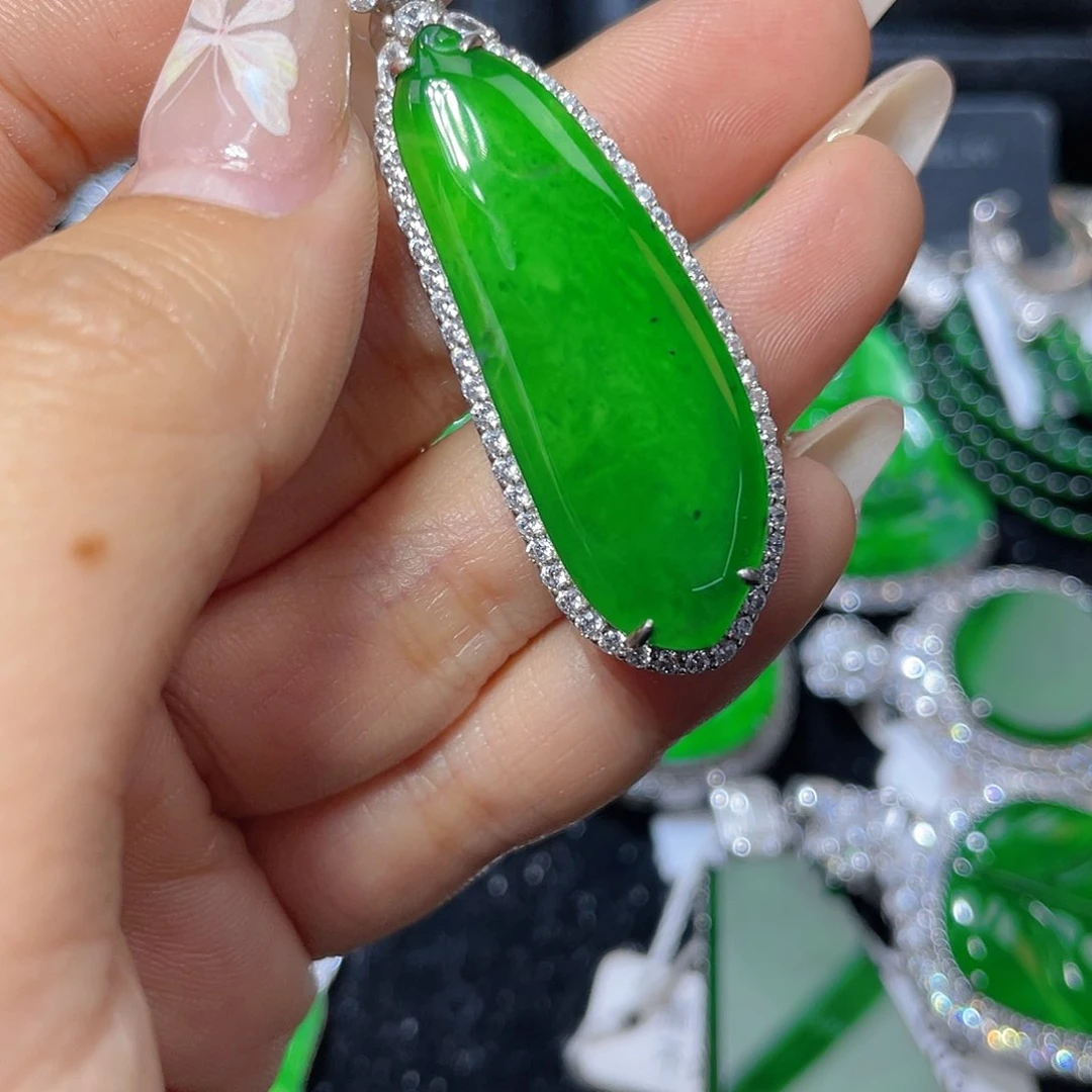 翡翠颈饰银S925镶嵌翡翠