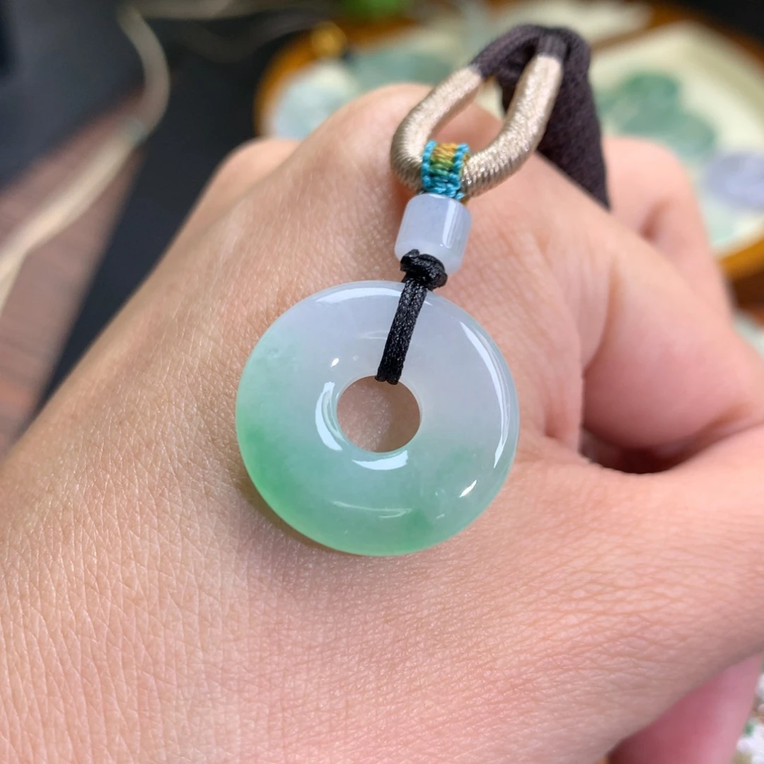 翡翠颈饰未镶嵌甜甜圈