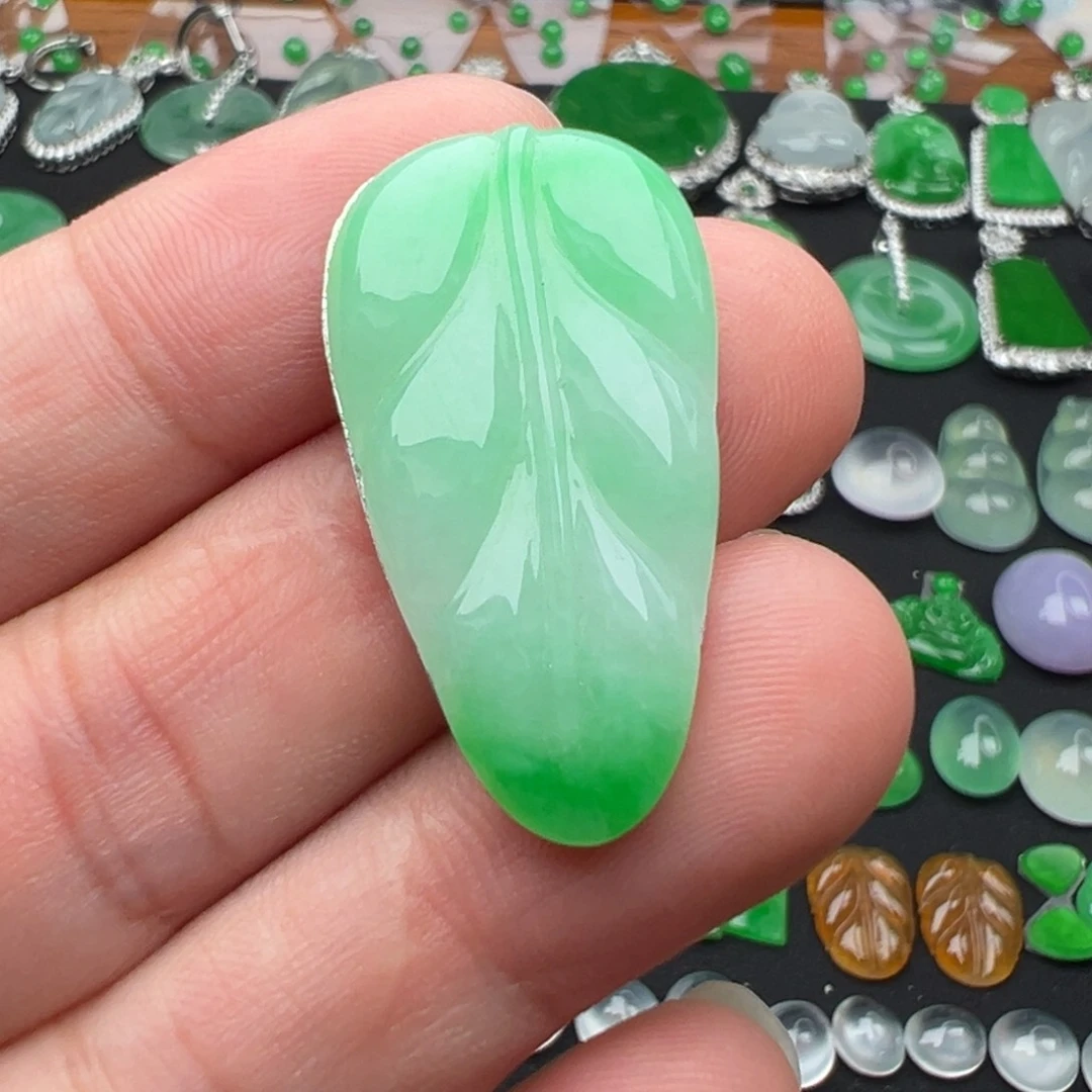 翡翠未镶嵌颈饰叶子32.3