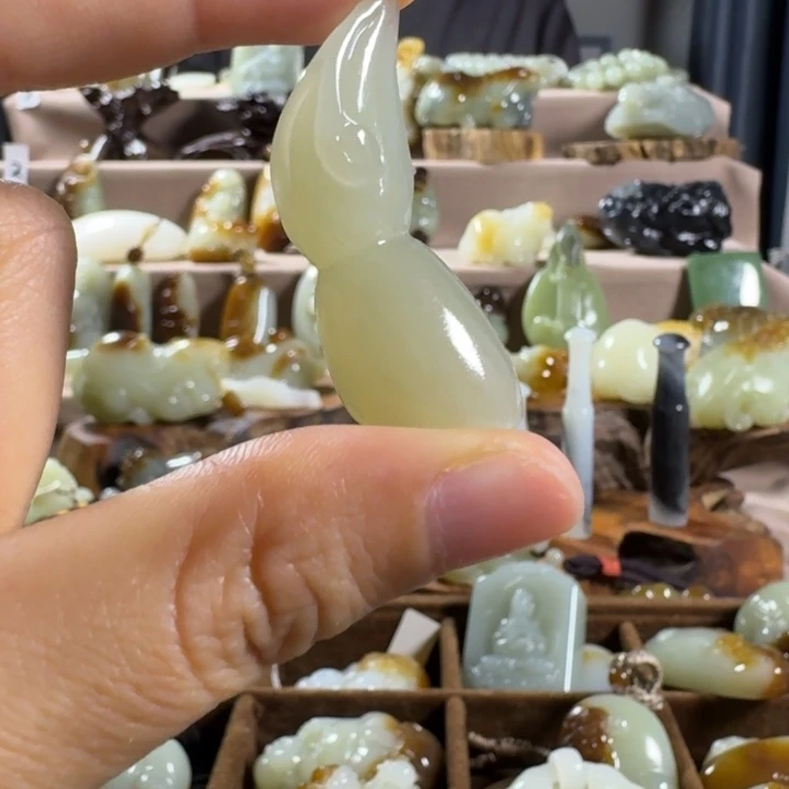 和田玉（糖玉）未镶嵌挂件