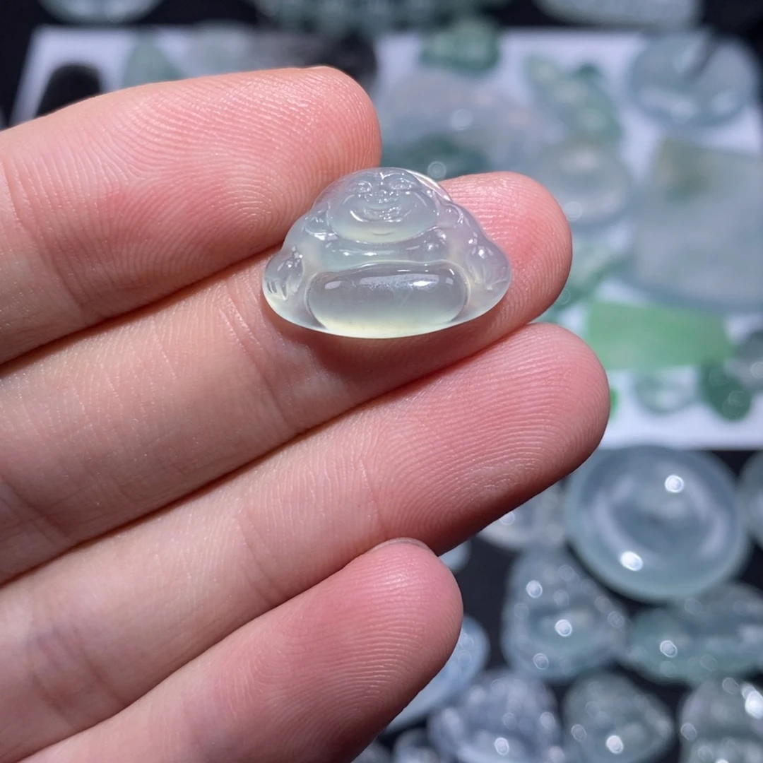 翡翠未镶嵌颈饰佛公