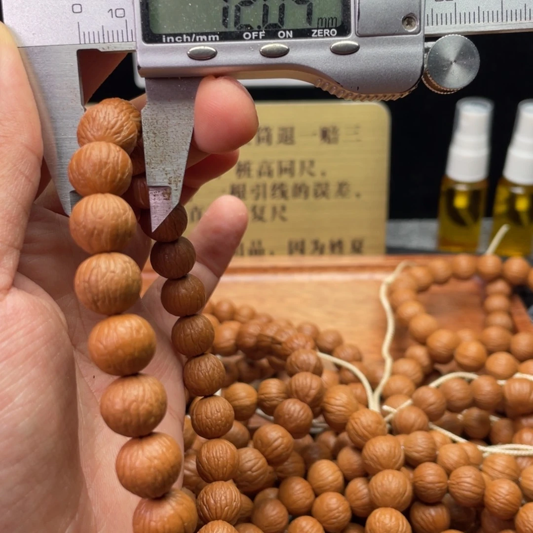 猴头核桃吊坠凤羽