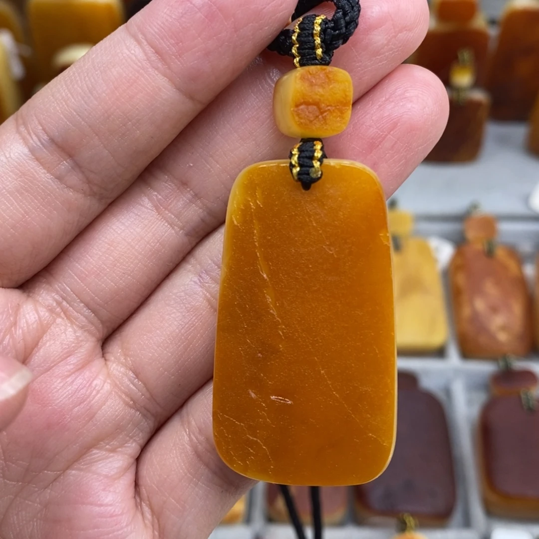 蜜蜡未镶嵌珠宝奇石