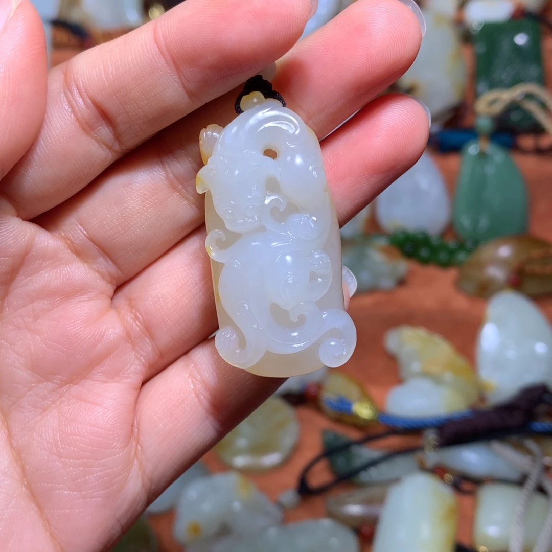 E***e和田玉未镶嵌挂件