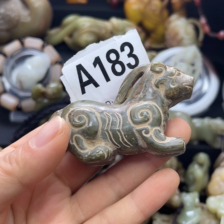 蛇纹石玉未镶嵌挂件