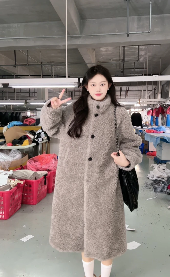 【凛冬】冬季时尚百搭驼绒卷长款外套长款颗粒按扣皮毛一体韩版