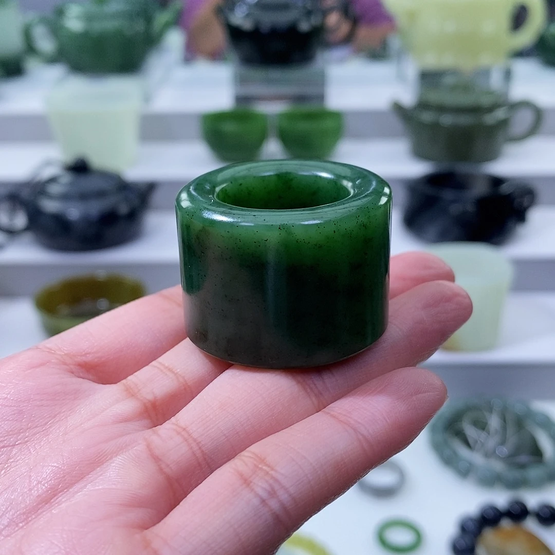 闲***阁和田玉未镶嵌挂件扳指