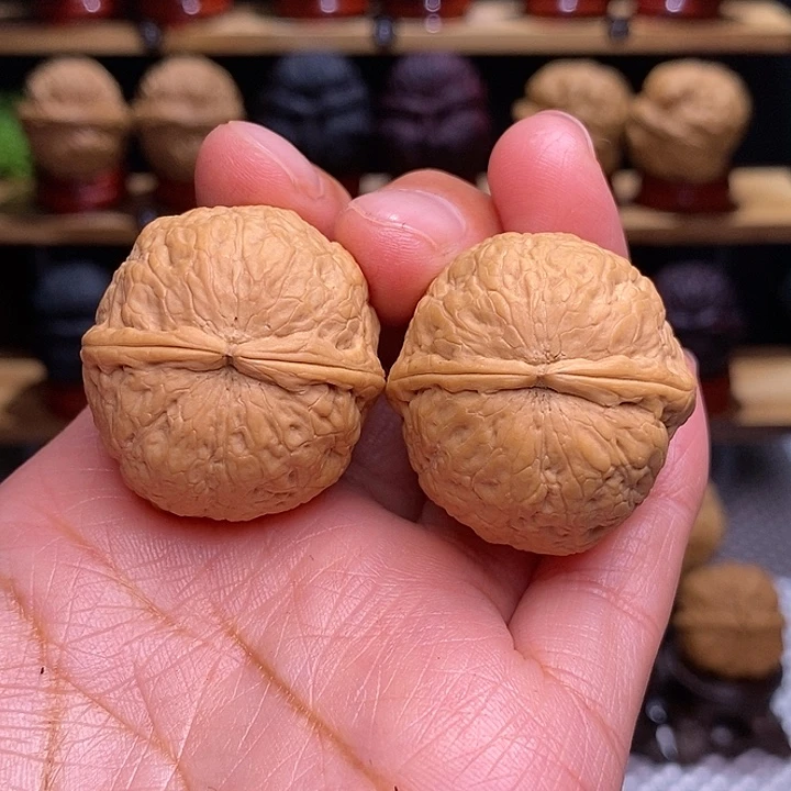 文玩核桃把件陈*蛇皮球50