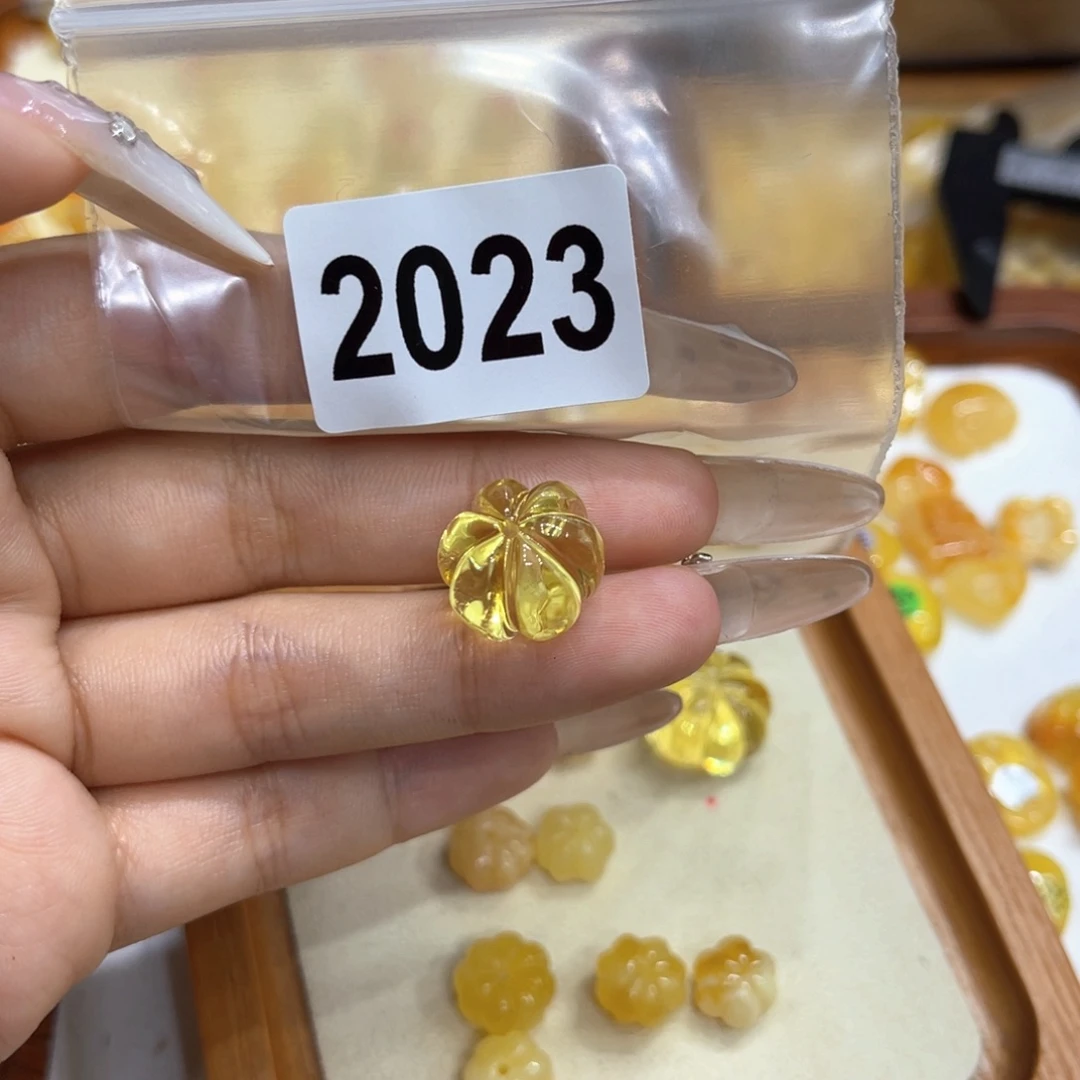 琥珀未镶嵌珠宝奇石