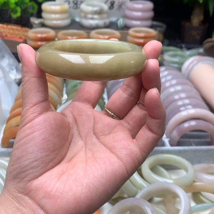 石英质玉（佘太翠）未镶嵌手镯53.8