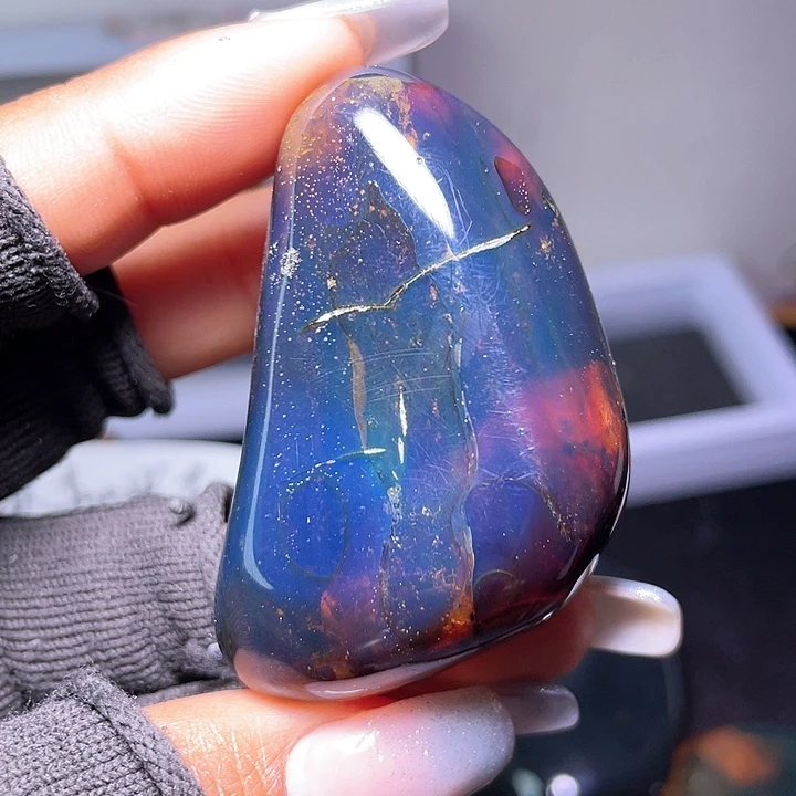 琥珀裸石未镶嵌！