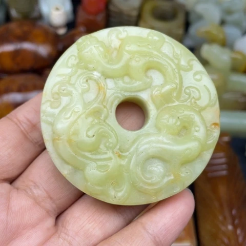 未镶嵌蛇纹石玉颈饰95