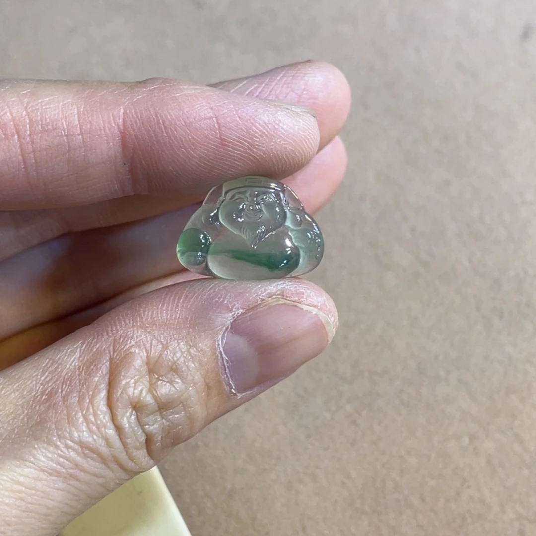 翡翠未镶嵌颈饰财爷