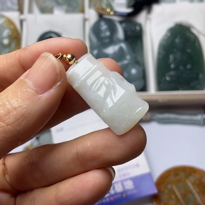 翡翠未镶嵌挂件翡翠