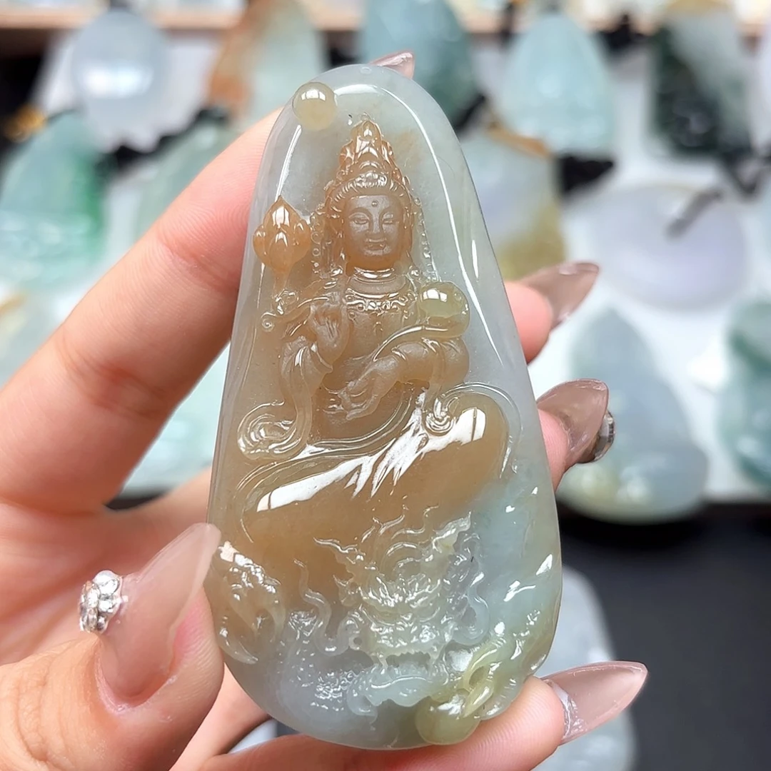 L***姐翡翠未镶嵌颈饰观音