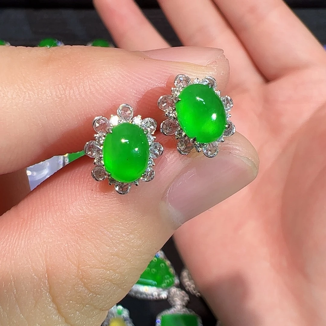 翡翠18K金镶嵌耳饰蛋面