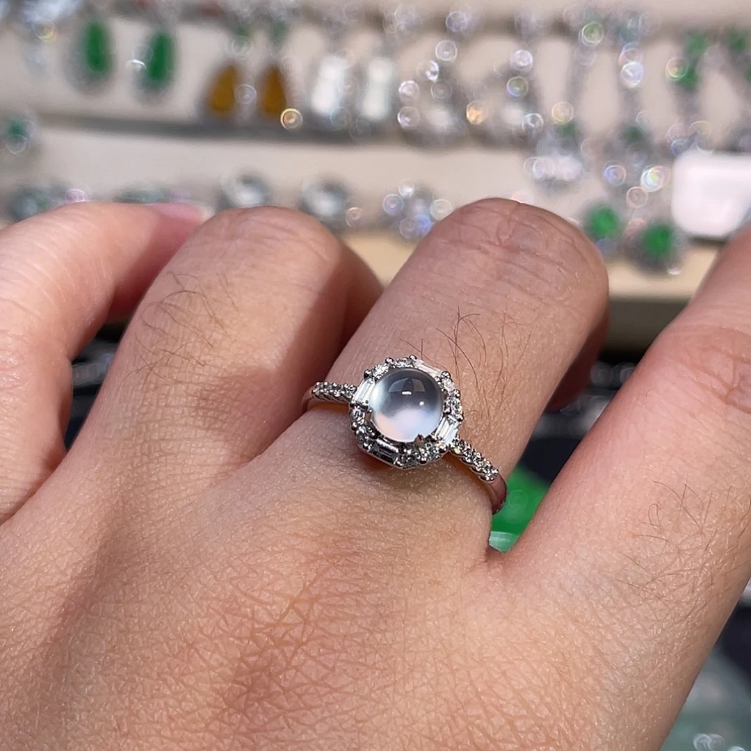 翡翠18K金镶嵌戒指玻璃种冰蛋